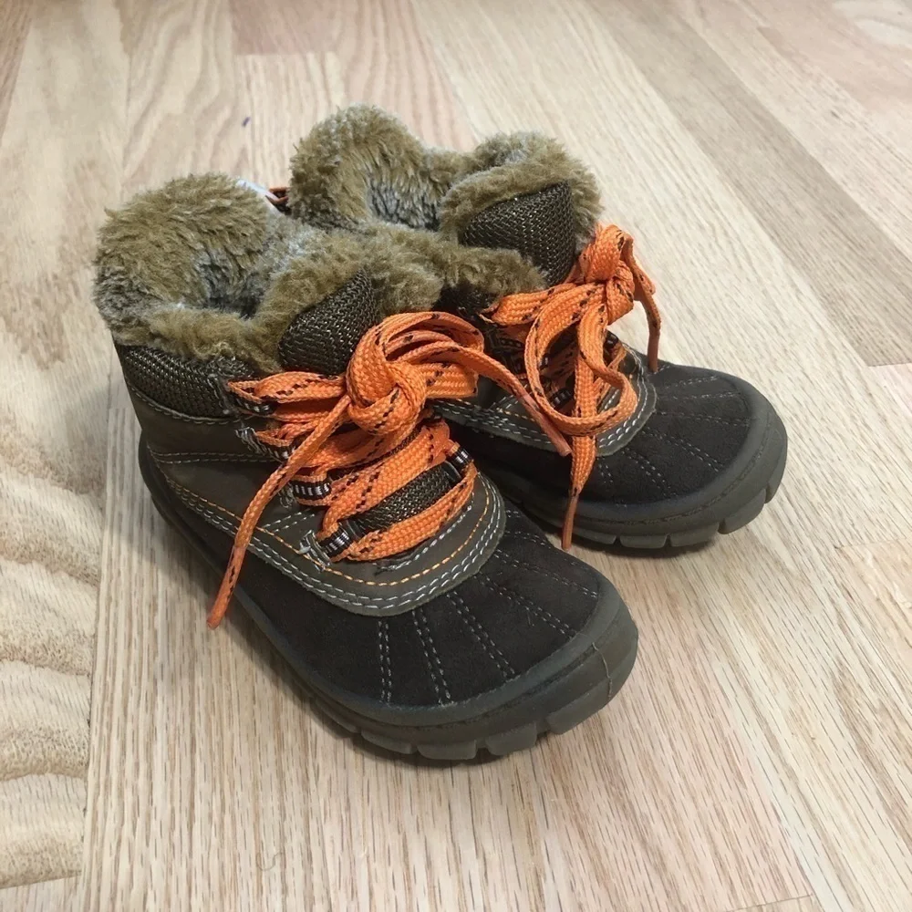 Osh Kosh B’gosh Faux Fur Lined Brown Boots Sz 7